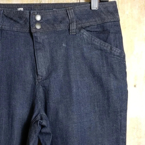 Liz Claiborne | Stretch Crop | Size 6 - Picture 3 of 6